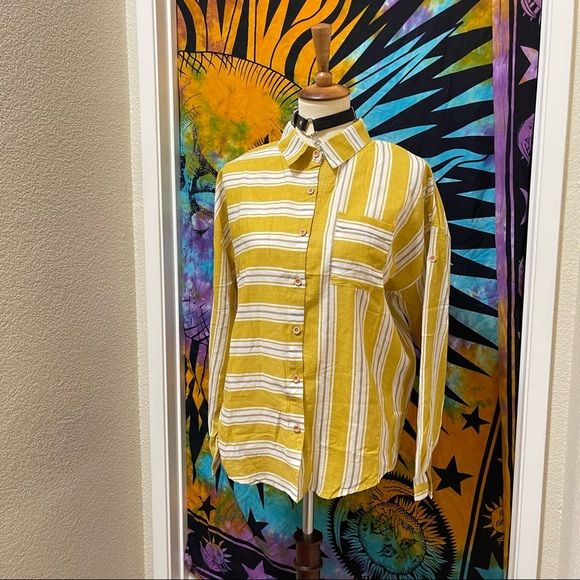 π Lovely modern striped button top - Picture 4 of 11